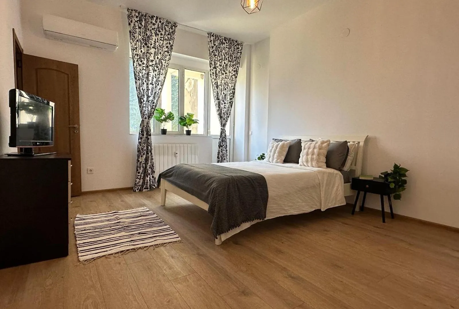 Spacious 1Br Apartment In Central Sofia, Next To University
