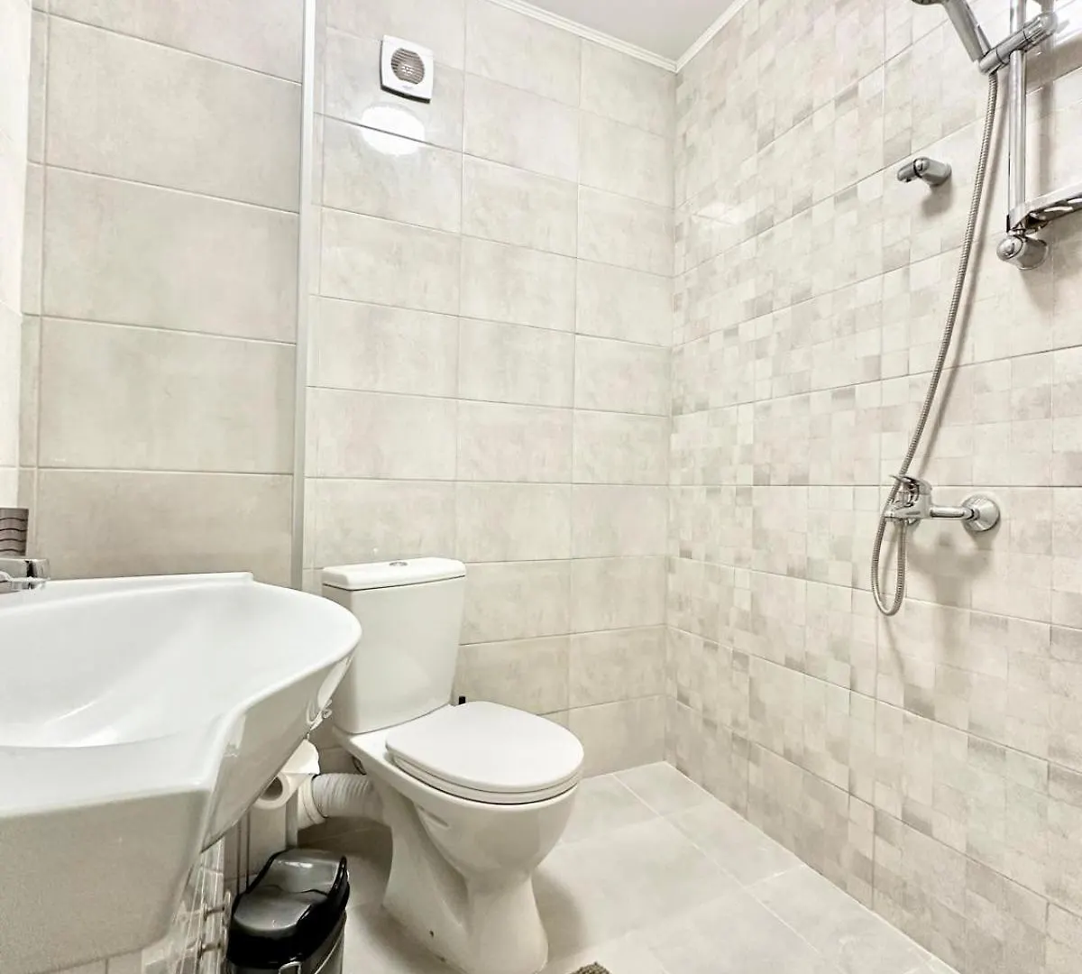 Spacious 1Br Apartment In Central Sofia, Next To University Bulgária